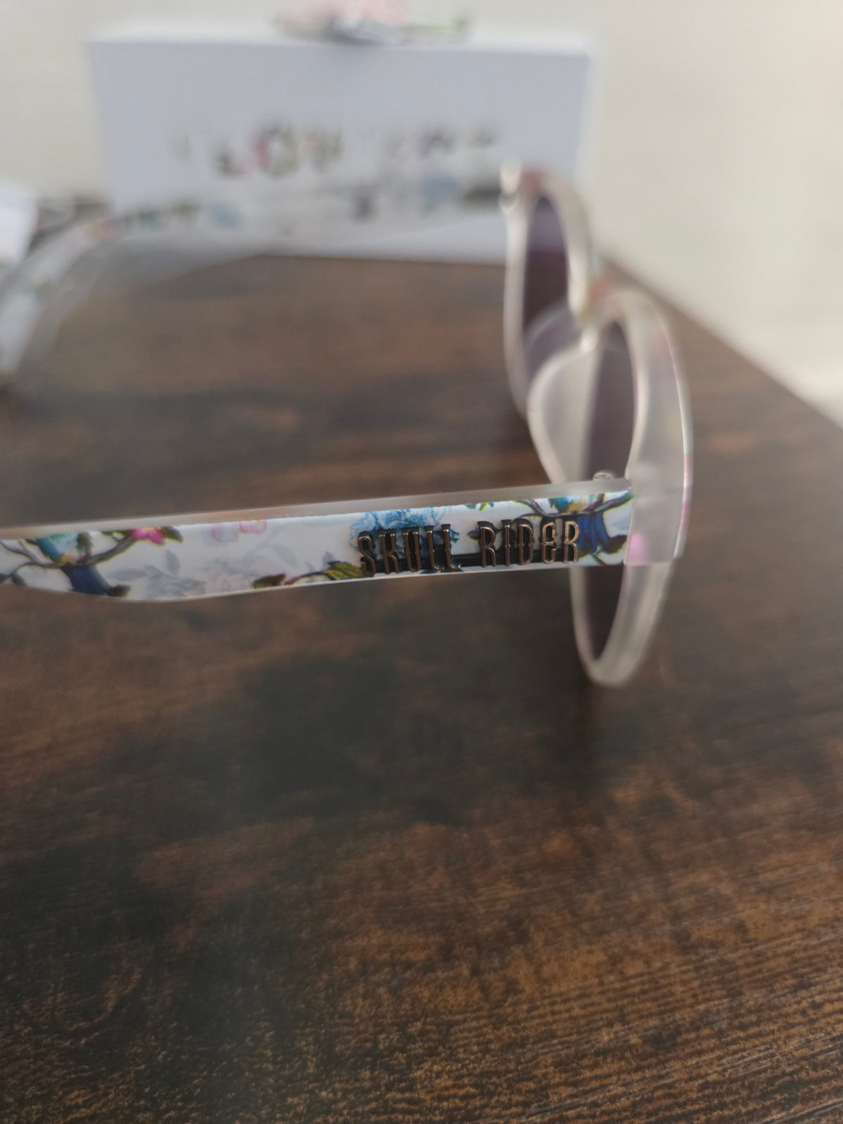 Estilo y protección en cada rayo de sol: Skull Rider Flowers