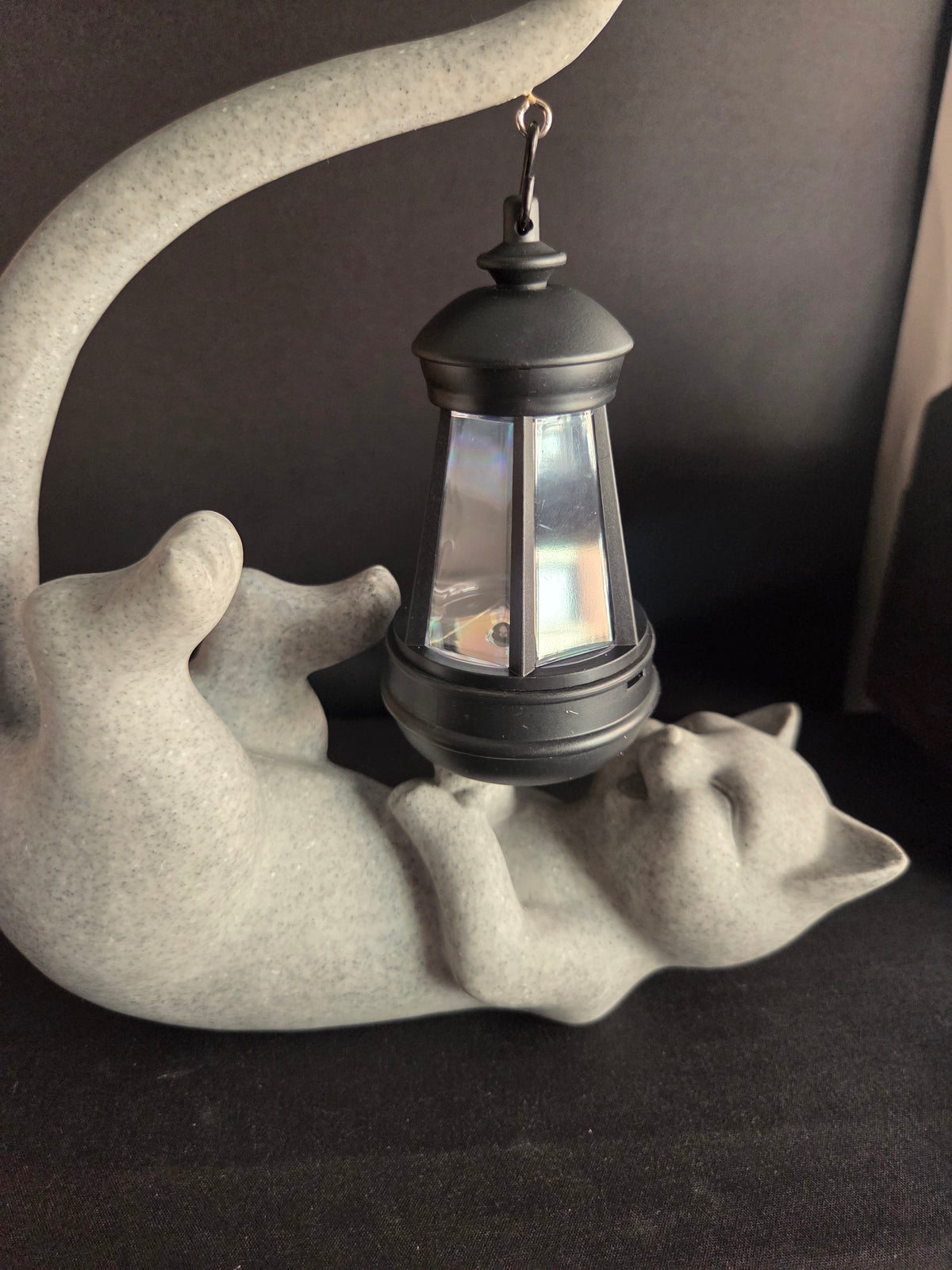 Figura de gato tumbado con farolillo solar LED – Decoración jardín/terraza (Nuevo)