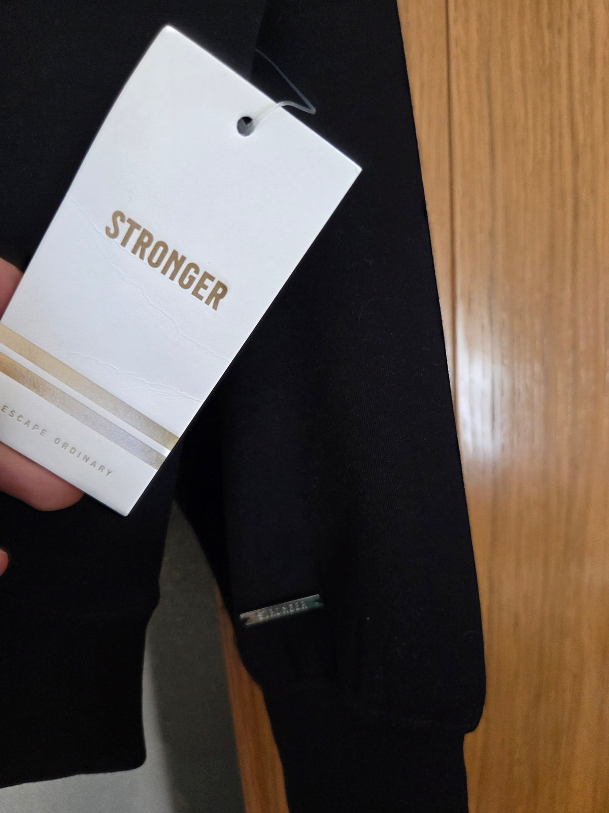 Sudadera STRONGER Cuello Alto / Chimenea Turtleneck Negra Talla L - Nueva con Etiquetas