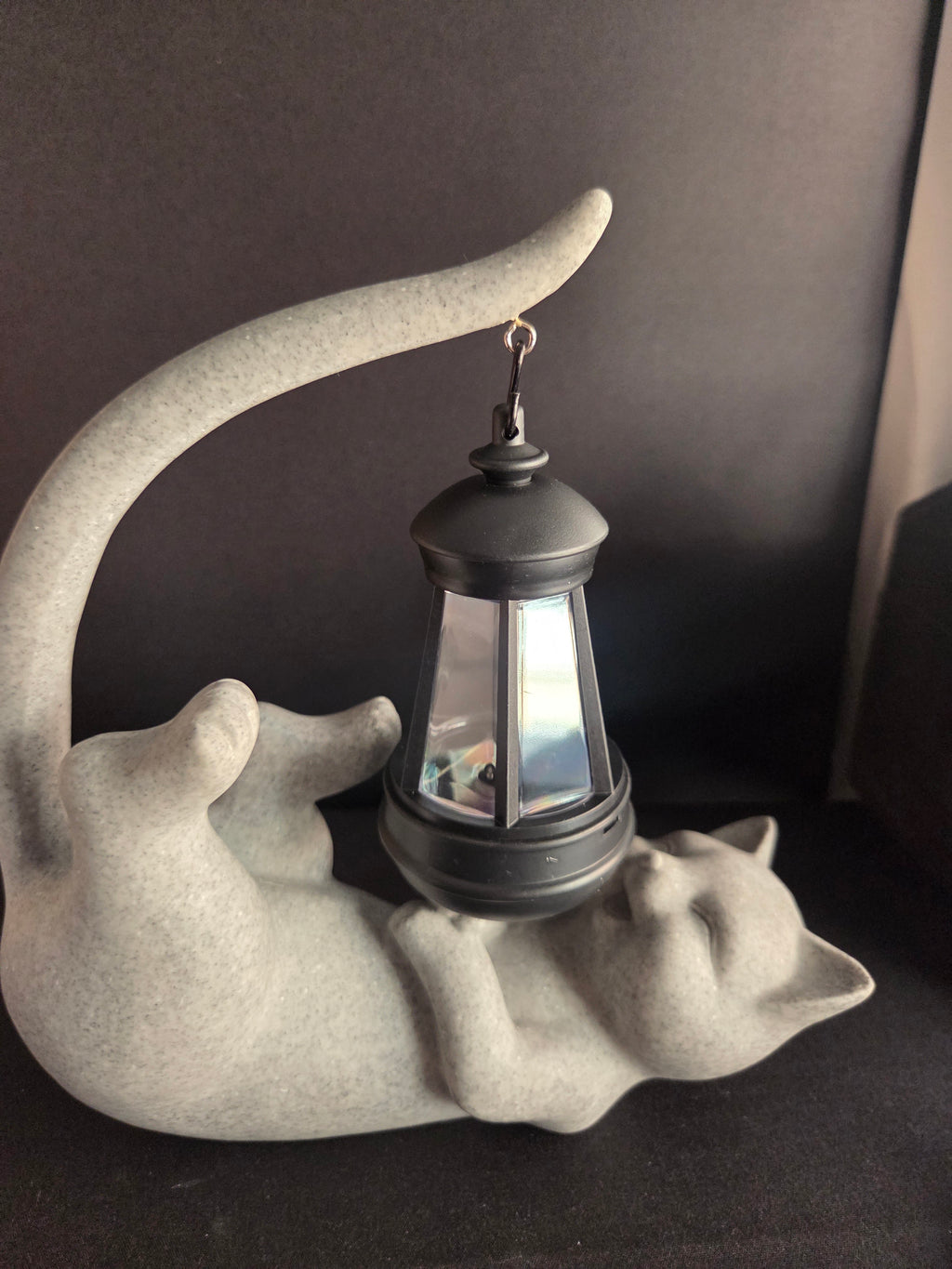 Figura de gato tumbado con farolillo solar LED – Decoración jardín/terraza (Nuevo)