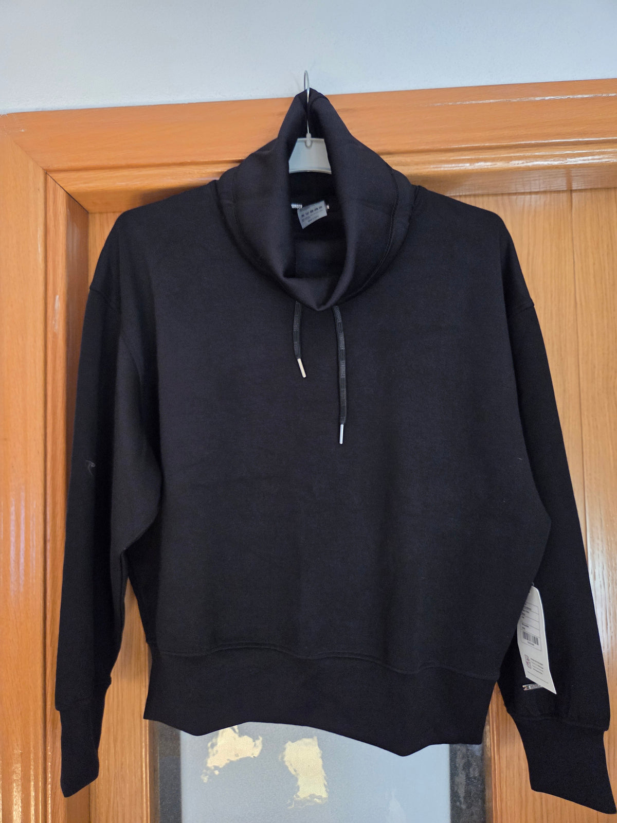 Sudadera STRONGER Cuello Alto / Chimenea Turtleneck Negra Talla L - Nueva con Etiquetas