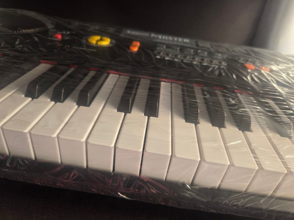 Teclado Electrónico Digital 61 Teclas Magicfun Sound Master MQ-6115 – Con Pantalla LED, Atril y Cable USB