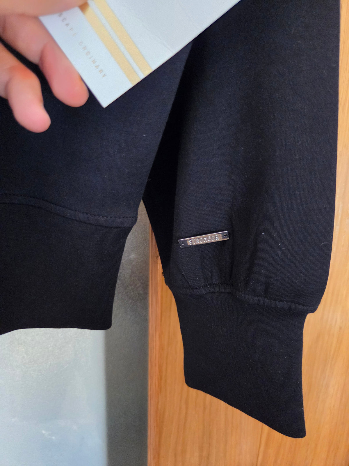 Sudadera STRONGER Cuello Alto / Chimenea Turtleneck Negra Talla L - Nueva con Etiquetas