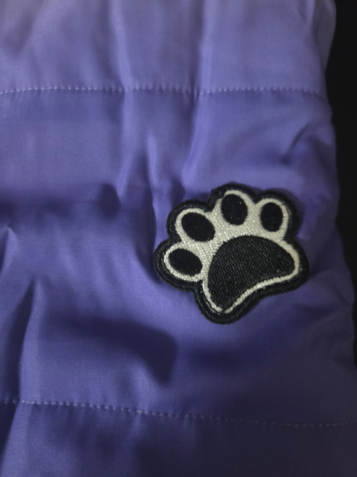 Abrigo chaleco térmico para perro con arnés – Talla XL (Nuevo con etiqueta)
